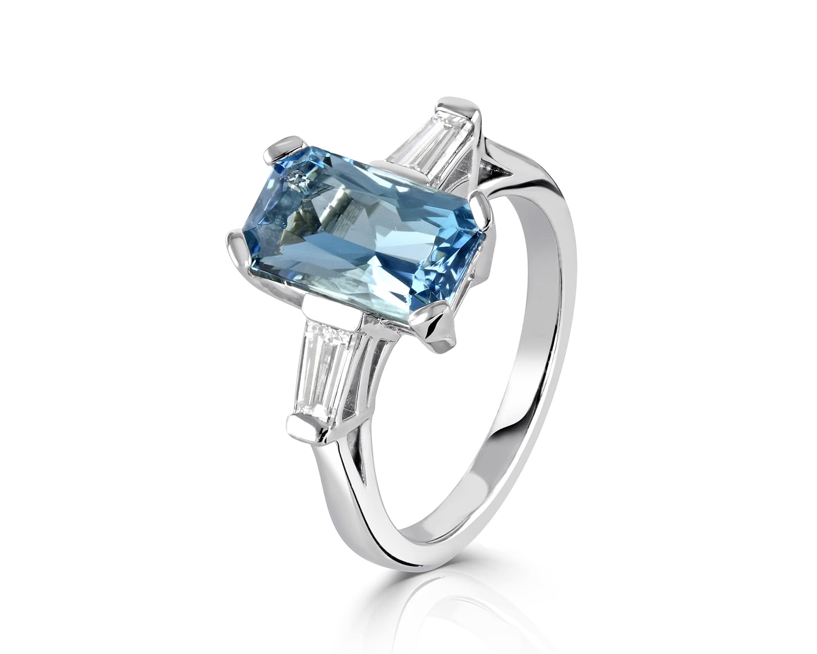A stunning Aquamarine and Diamond ring - Jonathan Lambert